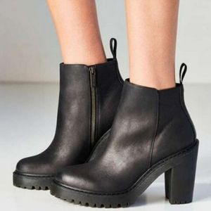 Dr. Martens Magdalena Women's Leather Heeled Chelsea Boots Size 7
